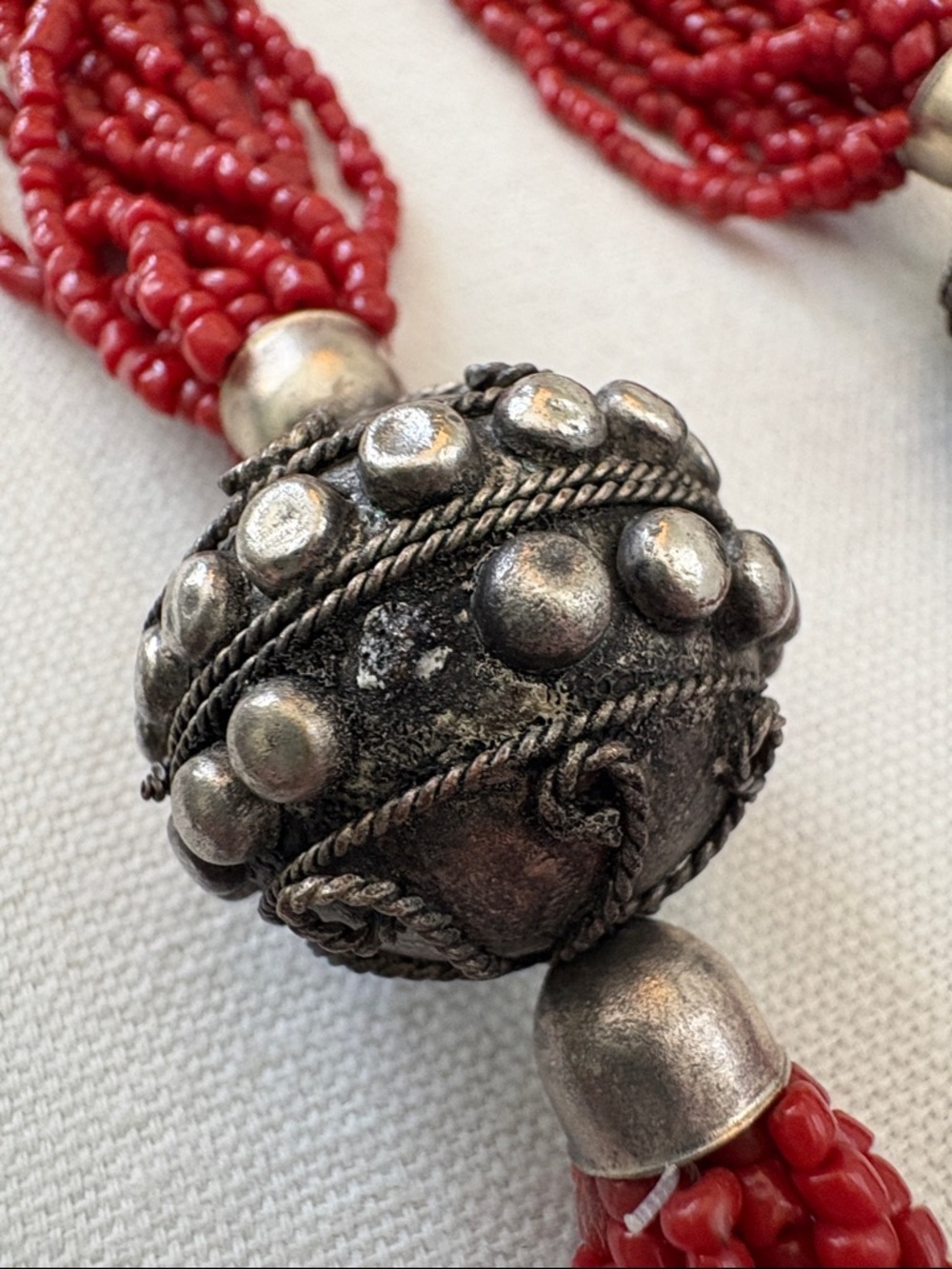 Vintage Ethnic Red Glass Seedbead and  Tibetan Silver Accents - See Photos - Picture 3 of 7